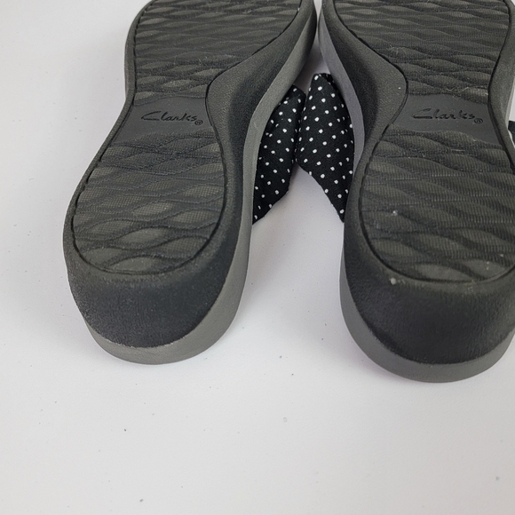 Clarks Cloud Steppers Arla Glison Black And White Striped Thong Sandals Sz 9 - Picture 8 of 16
